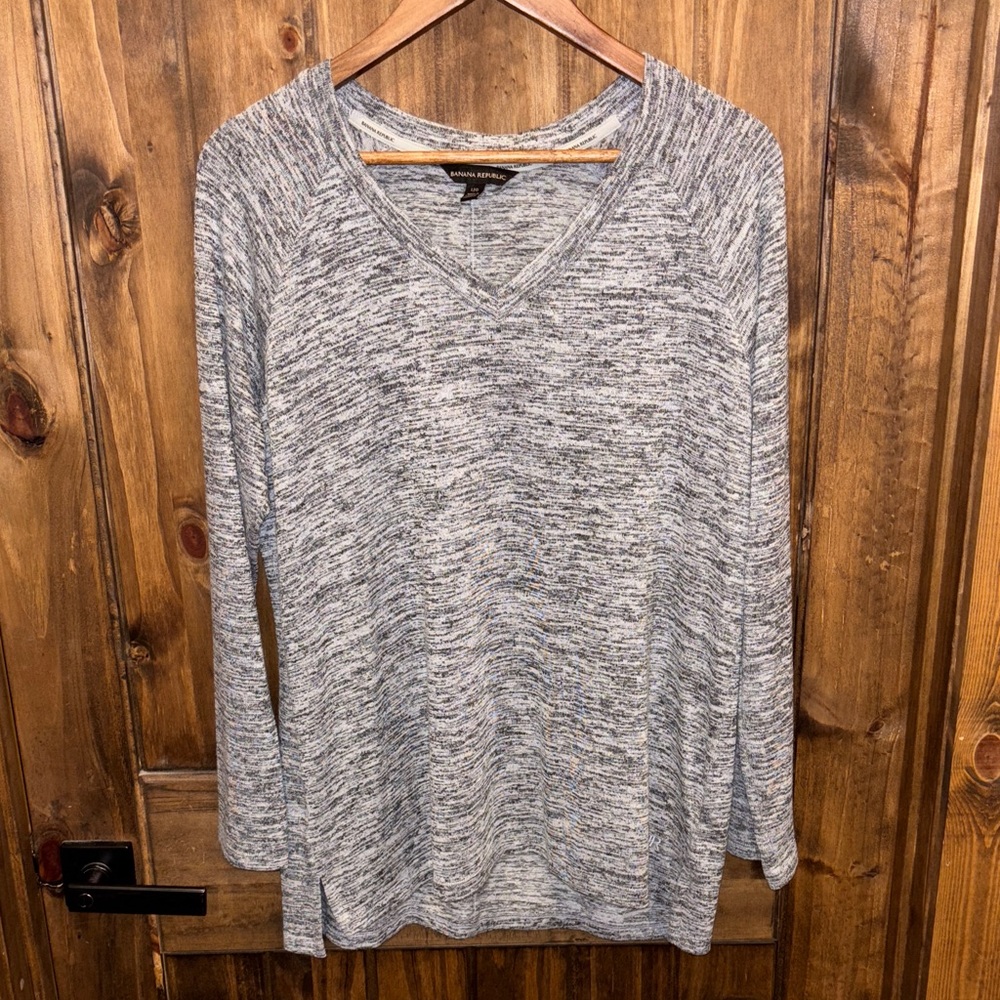 Banana Republic Heathered Gray V-Neck Sweatshirt